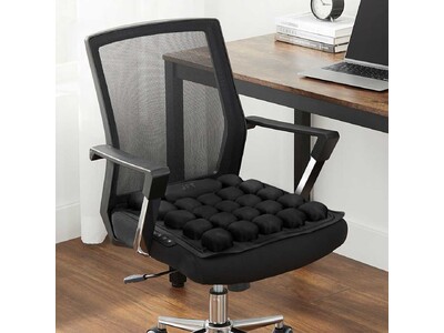 ”2025年の“ブラックフライデー" 美容トレンドを象徴するモデルやこの冬にピッタリ話題の22製品 最大...