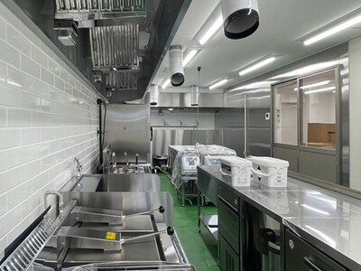 ２０２５年５月から、「肉のエサカ」出店ラッシュ。神戸岩岡、神戸元町、大阪大東市住道、大阪泉南と、半年間で４店舗出店。２０２６年３月に大阪松原市、４月には大阪あびこに出店予定！