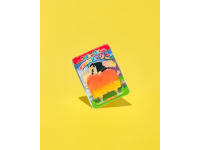 しんちゃんの“ケツだけ星人”がまさかのグミ化！ぷりっとリアルな造形に、思わず笑ってしまうインパクト駄菓子登場