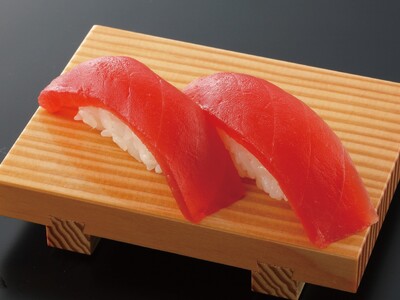 「まぐろ問屋 恵み」横浜ワールドポーターズ店、新コンセプト始動。若手寿司“織人”デビューの場「鮨道場」
