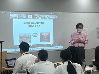 慶應義塾大学名誉教授・田中茂範氏による「夢キャリアライブ」実施報告