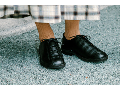 ゆっくりと時間と手間をかけて生まれる革靴 『ＳＬＯＷ　ＦＡＣＴＯＲＹ』から佐賀県の牛の革を採用した「水引」をイメージした新作が登場