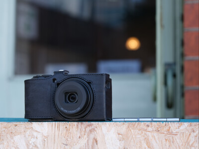 �ꖇ�v�ŃJ������܂莆�̂悤�ɕ�ݍ��ށAULYSSES�wGR IV�p�{�f�B�X�[�c�x����