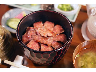 夏バテ対策は“究極の銀しゃり”で！萬古焼の土鍋で炊く石川県産「ひゃくまん穀」×「鰻・和牛」の贅沢ひつまぶ...