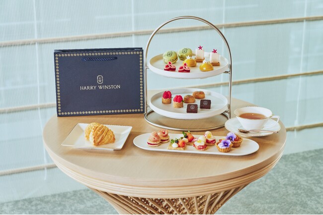 昨年ご好評をいただいたハリー・ウィンストンとのコラボレーション 「Harry Winston’s Spring Floral」アフタヌーンティー、4月1日より2ヶ月間ご提供