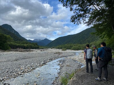 自然と地域と人の在り方を学ぶ登山「Kita Alps Recurrent Hike」第1弾ツアーを5月1...