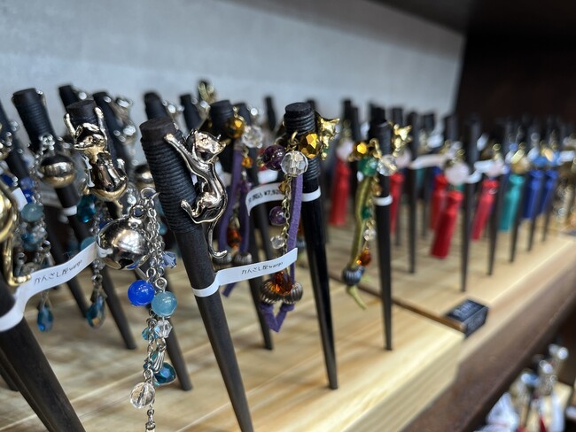 伝統美と現代デザインが融合――出雲『かんざし屋wargo』出雲『北斎グラフィック』がリニューアルオープン