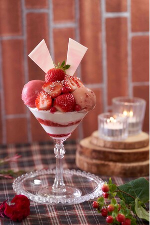 【キャンベル・アーリー】期間限定、福岡県産のブランドいちごを使用した「あまおうのクリスマスパフェ」をスタートします