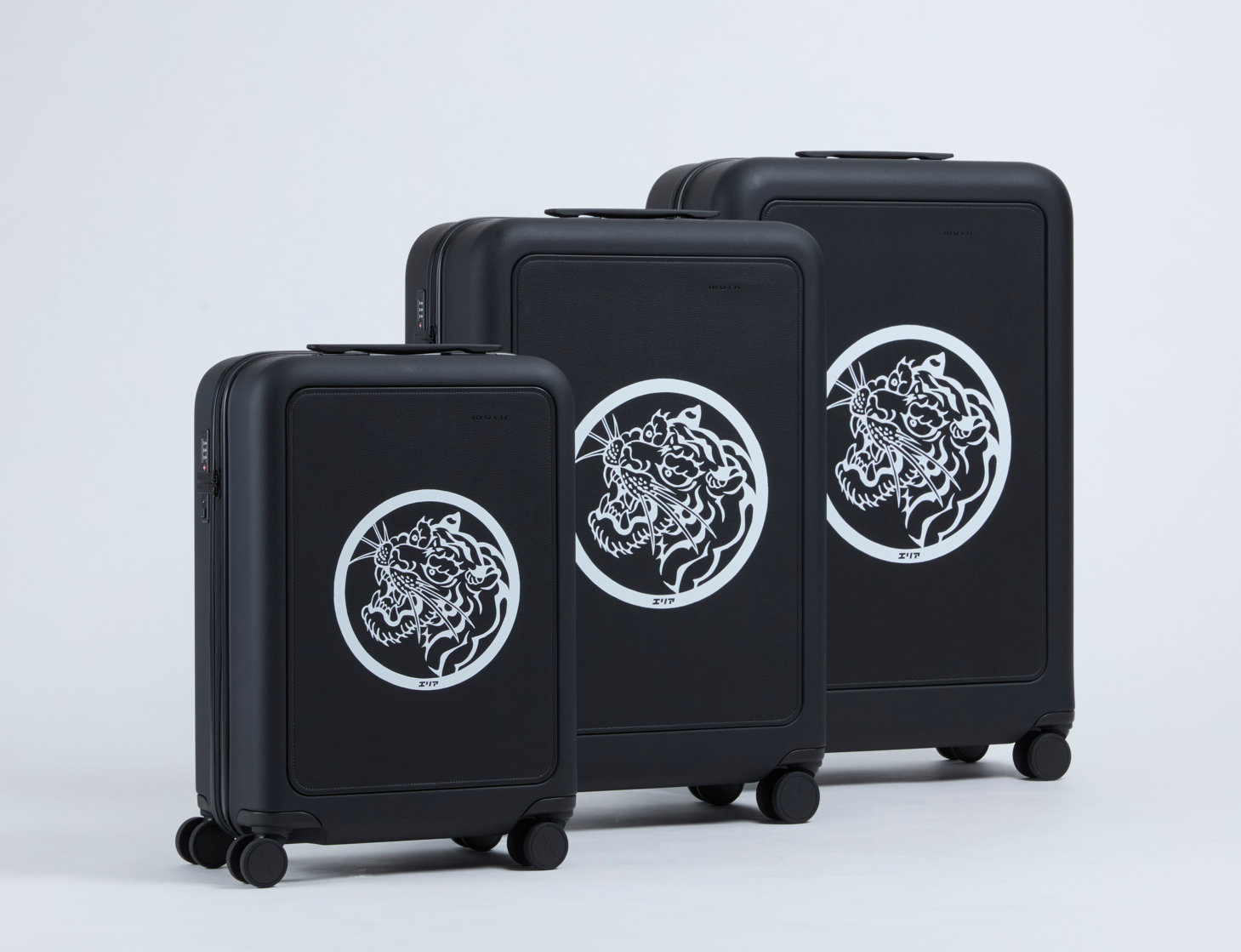 AREA × moln オリジナルデザインのコラボスーツケースを発表