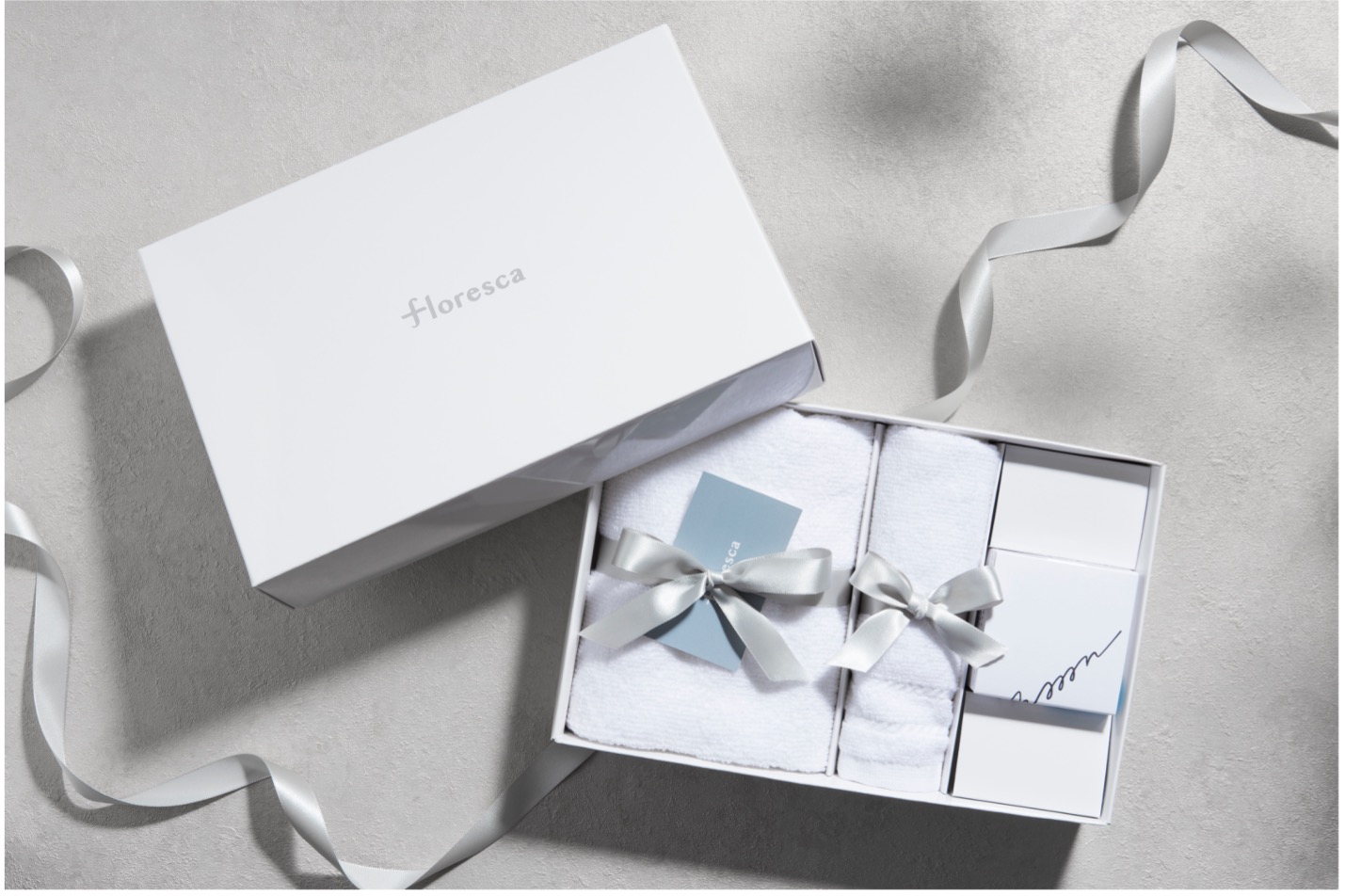 高純度NMNを配合のスキンケアブランド『floresca』から「フロレスカNMNフェイス＆ボディヴェイル」とセレブが愛するタオルブランドMicro Cotton がセットになったウィンターギフトが登場
