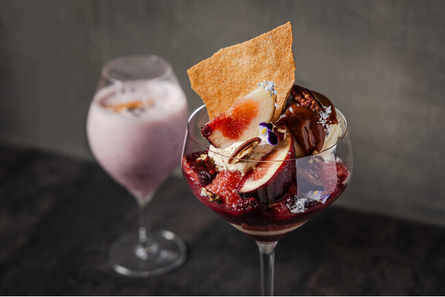 完全会員制パフェバー「Remake easy」、10月限定『黒いちじくとピーカンナッツのフロランタンパフェ』提供。希少な国産黒いちじくを主役に、香ばしいナッツとフロランタンを重ねた秋だけの贅沢な味わい