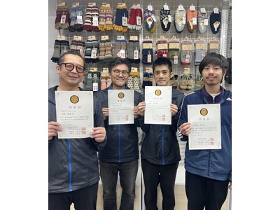 てぶくろ屋のフクシンから靴下ソムリエ6名合格しました。