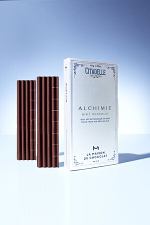 フランスのインフュージョンジンの先駆者である“シタデル”とコラボレーションしたジン風味のチョコレート「アルシミー ジン ショコラ」が2025年5月29日（木）より発売開始