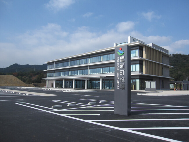 高知県黒潮町にL3/L2スイッチを導入。10G×2帯域を必要とするプロバイダ収容部分を中心にFXCX9526Fを採用。南海トラフ地震による推計津波高34mの町に「止まらないネットワーク」を実現