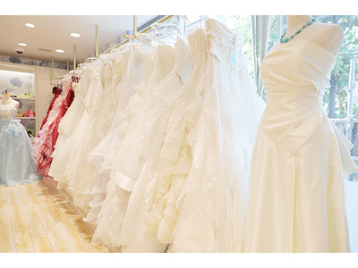 【プルメリアフォトスタジオ 】ウェディングドレスが新しく増えました！白もカラーも多く取り揃えております！