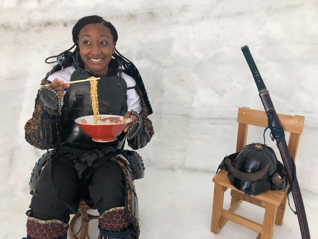 米沢市のスノーラーメン協会、雪の中で食べるラーメンのインバウンド対応メニューを開発！