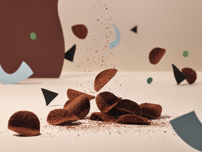 北海道発・冬季限定スイーツ「SNOWS(スノー)」が贈る2024年バレンタイン新商品。トリプルチョコの濃厚さ、粉雪のような口どけ広がるチョコレートチップス「スノーチップス」誕生