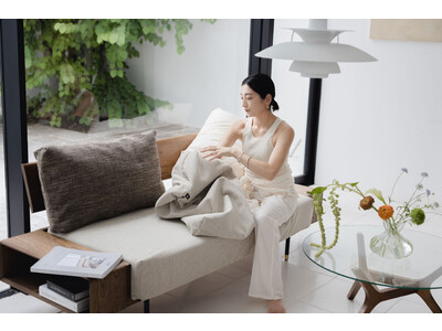 UP TOWN FURNITUREより　クリエイティブディレクター“高園あずさ氏”監修のリバーシブルクッションコラボ商品　RAGO2.5PDAYsofaの予約受付中