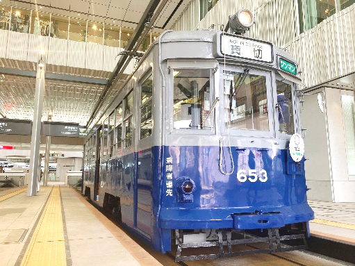 広島駅発、被爆電車653号で市内中心部をめぐるツアー<ピースループ653>を、2026年8月から期間限定で実施します!