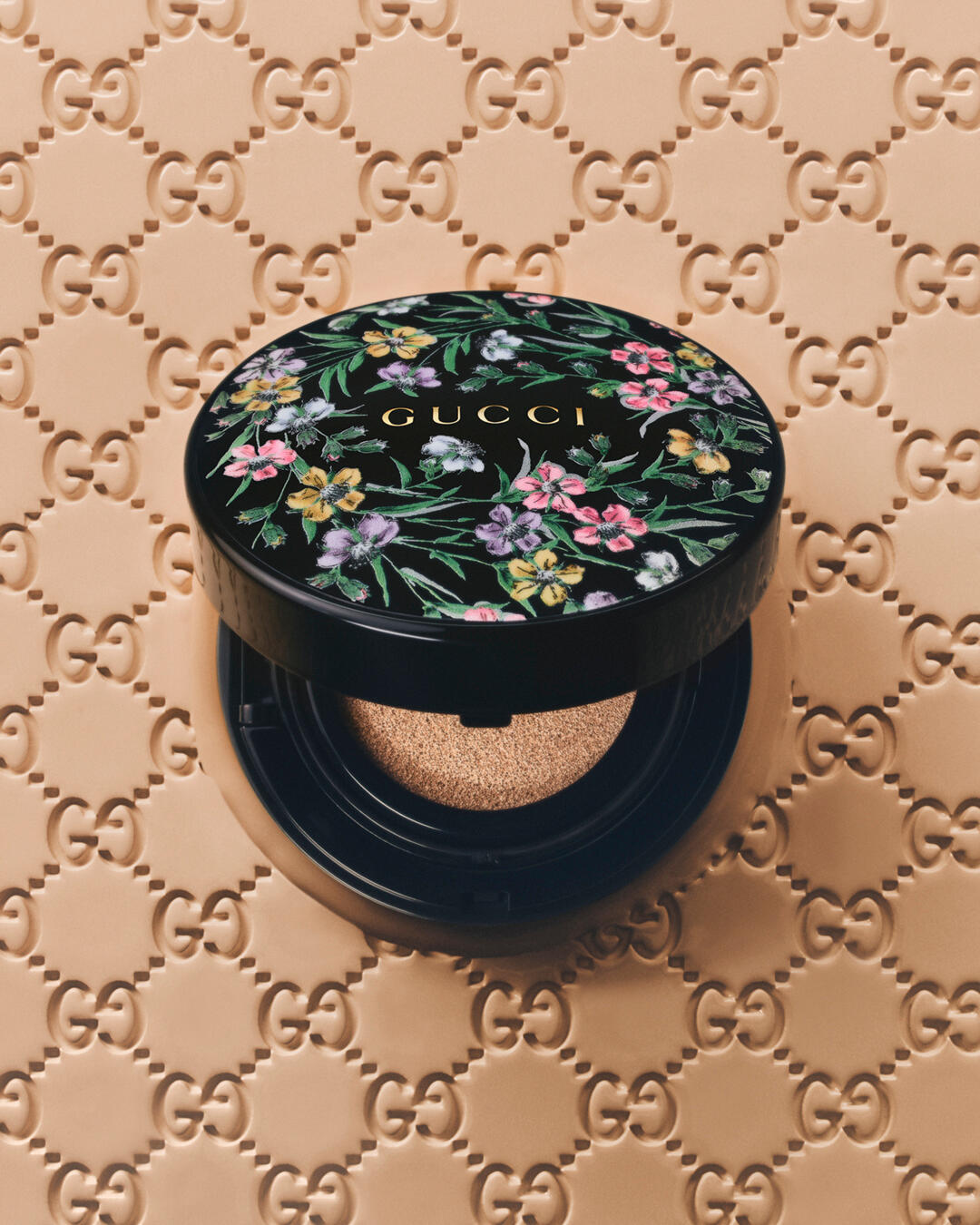 グッチ ビューティより、春の新作ファンデが登場・ひと塗りで、思い通りのマット肌へ。