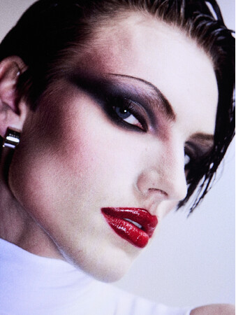 グッチ プリマヴェーラ ファッションショー：70年代と90年代に着想を得た＜グッチ ビューティ＞メイクアップルック