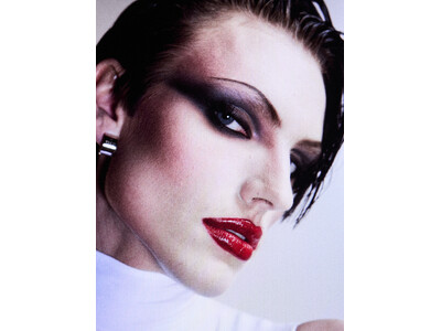 グッチ プリマヴェーラ ファッションショー：70年代と90年代に着想を得た＜グッチ ビューティ＞メイクアップルック