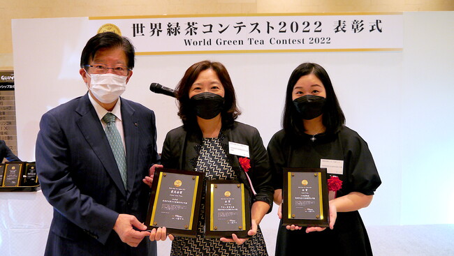 国際的な品評会の常連「淡然有味」は、日本で最高金賞を含め複数の金賞を受賞し、茶芸の頂点へ。
