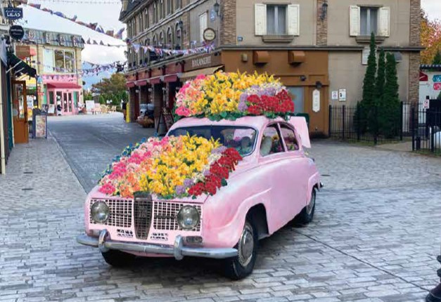 リサとガスパール タウン　10周年フィナーレのテーマは「花×紡ぐ」