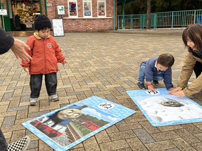 【トーマスランド】ポプラ社の『トーマスかるた』が約60cmに！お正月イベント「トーマス超BIGかるた大会...