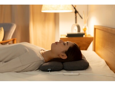 【CALQS】首・肩温熱機能を搭載した“低い枕”『首と肩がホッとする低い枕ローフラット』が本販売開始