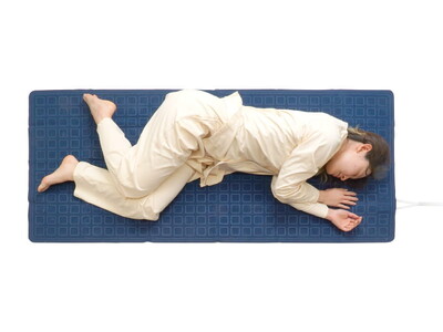 もう冷感マットがぬるいとは言わせない。水冷サイクルで朝まで“ずっとひんやり”、節電の味方『ひんやり水流快...