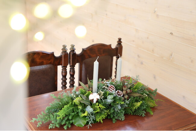 プレスリリース「【広島／世羅】 クリスマスのテーブルコーディネートに　クリスマスツリーやセンターピースを作ろう《森と花の絵本ミュージアムGardenLei》でワークショップ開催」のイメージ画像