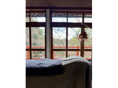 京都・今熊野観音寺の静寂空間「茶所 閑坐」を完全貸切 “景色の見え方が変わる”ヘッドスパ体験をAMATO...