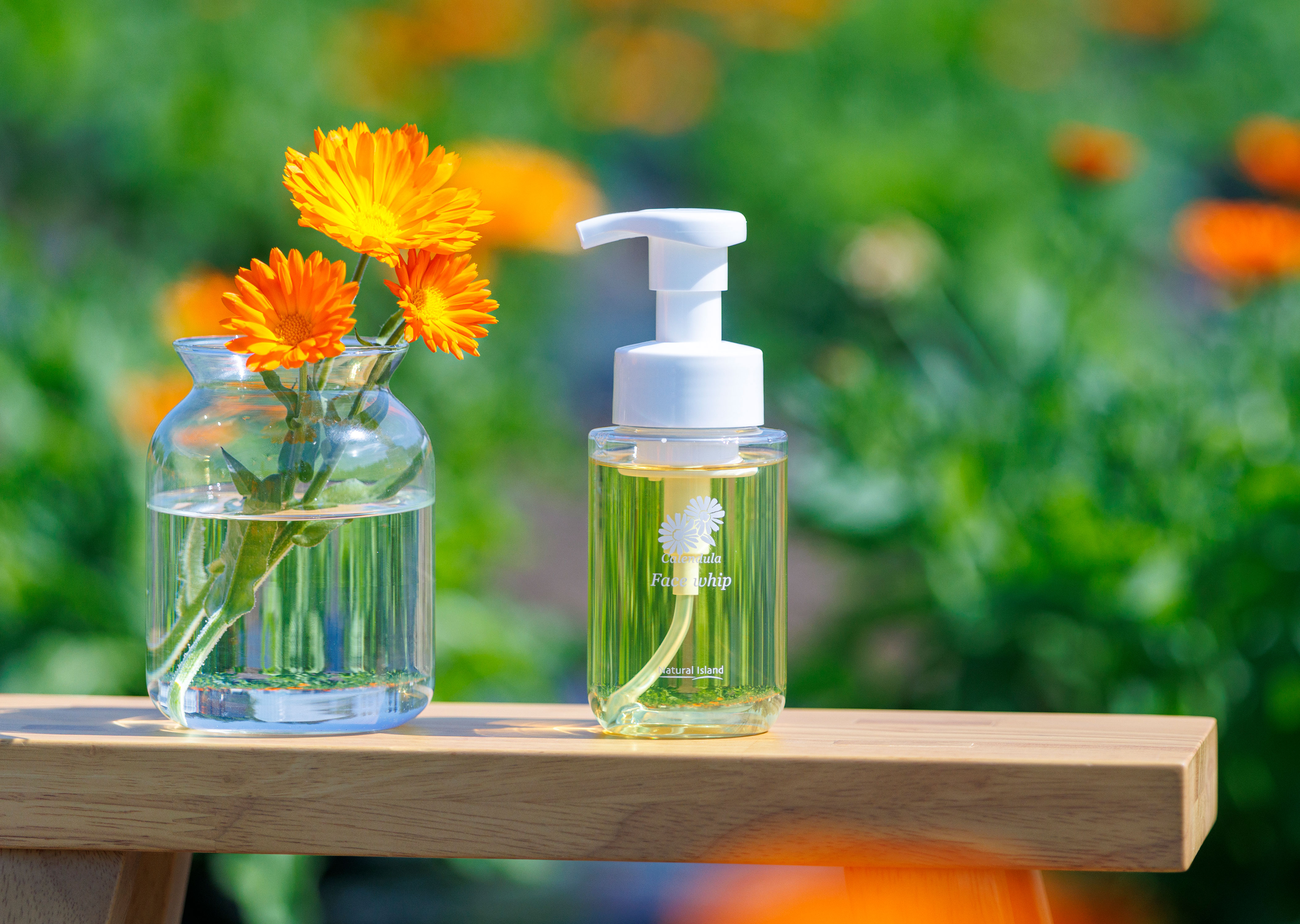 自然のやさしさを濃密な泡にたっぷり閉じ込めた泡状洗顔料「カレンデュラ手づみフェイスホイップ」新登場