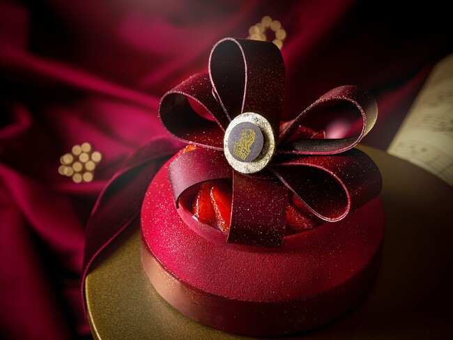 【ザ・リッツ・カールトン大阪】 “スパークリング シンフォニー”をテーマに5種のクリスマスケーキが登場～シュトーレン、パネトーネやチョコレートなどの多彩なクリスマスアイテムも～