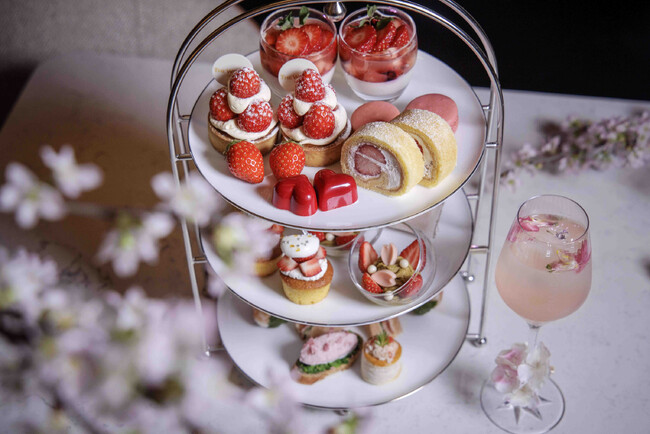 【ウェスティンホテル東京】ウェスティンガーデンを彩る30本以上の桜の開花にあわせて“桜”をテーマにした14種の期間限定メニューを展開