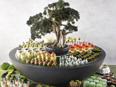 【ウェスティンホテル横浜】盆栽を使用した日本庭園が登場!? 抹茶尽くしのデザートビュッフェを開催