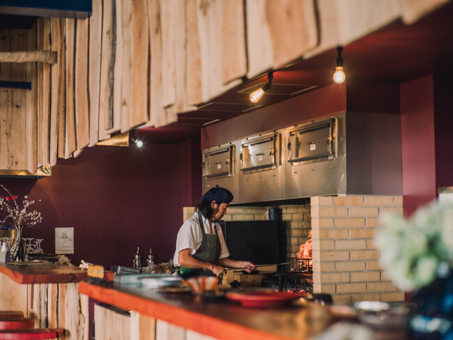 【国内初※】西伊豆の薪火レストランQUEBICO、観光庁・農林水産省・環境省のアワードを制覇。国の主要3省庁「3冠」を達成した次世代ガストロノミーが始動。