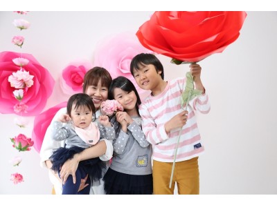 横浜高島屋 母の日特別企画「母の日出張写真館」に電報サービス VERY CARDが協力