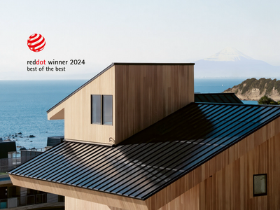 モノクロームの屋根一体型太陽光パネルRoof-1、国際的なデザイン賞「レッドドット・デザイン賞2024」を受賞