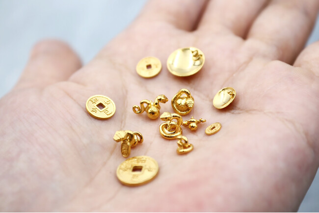 現物の金が買えなくなる？純金モチーフが毎週登場！8月も「金の日」特別販売実施中― 指先サイズで楽しむ、最後の“自由に買える金” ―