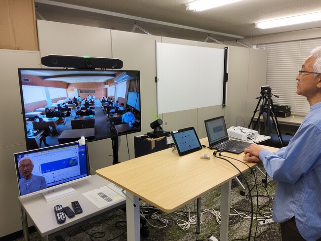 離島の教育格差を解決する、遠隔授業の取り組み。島根県教育委員会に、電子黒板「ミライタッチ」を導入