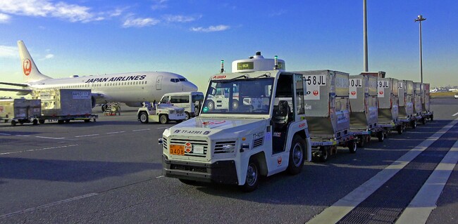 国内初！無人EVけん引車RoboCar Tractor 25T羽田空港でレベル４搬送を実用化
