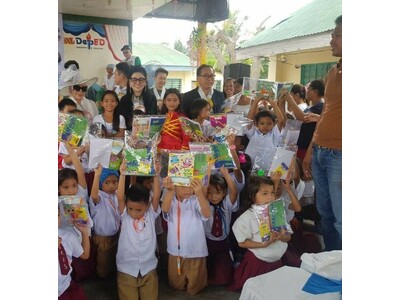 CSR活動として、タイの貧困の村に寄付品を届ける「Grobal Meet for Kids」に協力してい...