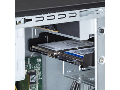 2.5インチSSDやHDDを3.5インチベイ、5インチベイに取り付け