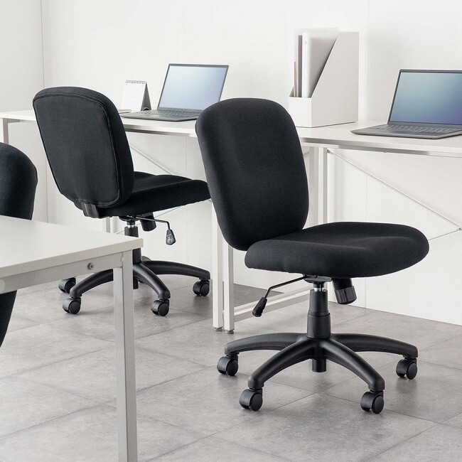 傷・汚れに強いシンプルな布張りオフィスチェアを発売