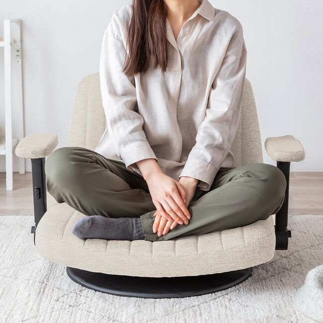 あぐらもゆったり座れる幅広座面と3Dアームレストを搭載した回転座椅子を発売