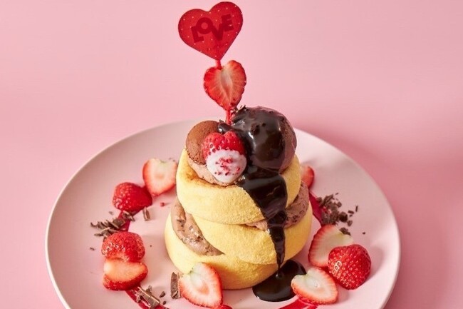 バレンタインデーはハート形いちご「とちあいか」増量無料！ブランチカフェ「FLIPPER’S」は、バレンタインチョコギフトを連想させる「奇跡のパンケーキ いちごちょこ」2月3日（金）より新発売