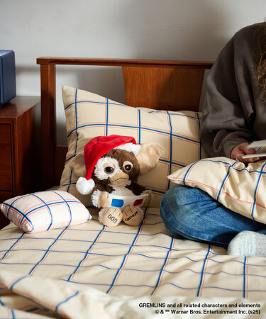 大切な人への贈り物に。GREMLINS × JOURNAL STANDARD FURNITURE『SANTA GIZMO DOLL』 発売