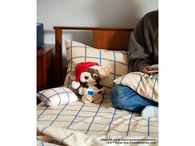 大切な人への贈り物に。GREMLINS × JOURNAL STANDARD FURNITURE『SANTA GIZMO DOLL』 発売
